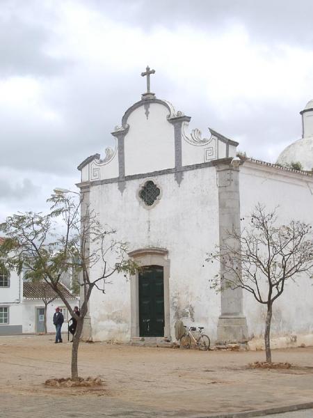 Capela ou Ermida de São Sebastião, com todo o seu recheio