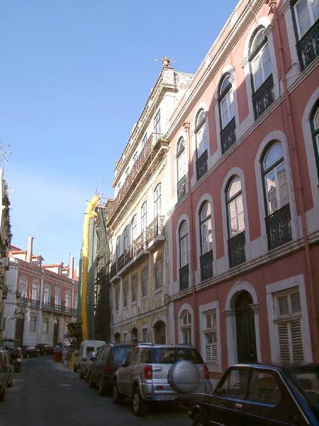 Duas salas do primeiro andar do prédio n.º 52 da Rua Cecílio de Sousa
