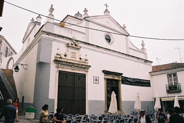 Igreja de São Vicente, incluindo todo o seu recheio, nomeadamente as pinturas a fresco e em tábua, o retábulo, o altar de talha e os azulejos