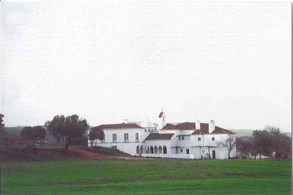 Quinta do Paço de Valverde, Capela e Claustro da Mitra, mata, várias pequenas capelas, Jardim de Jericó e lago, aqueduto, edificado no século XVII, todo o sistema hídrico, casa da água, jardim de buxo, horta e todos os muros e muretes que (...)