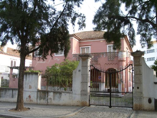 Edifícios designados "Casas Raul Lino"