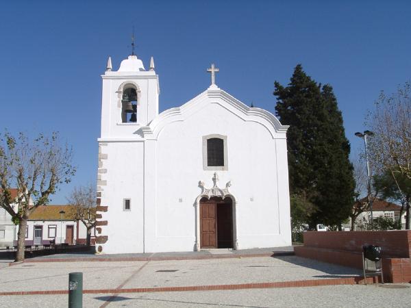 Pórtico da antiga igreja (gótico floreado) de Palhais