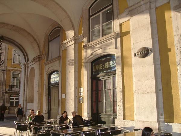 Café Martinho da Arcada, o próprio estabelecimento em si, na sua globalidade exterior e interior