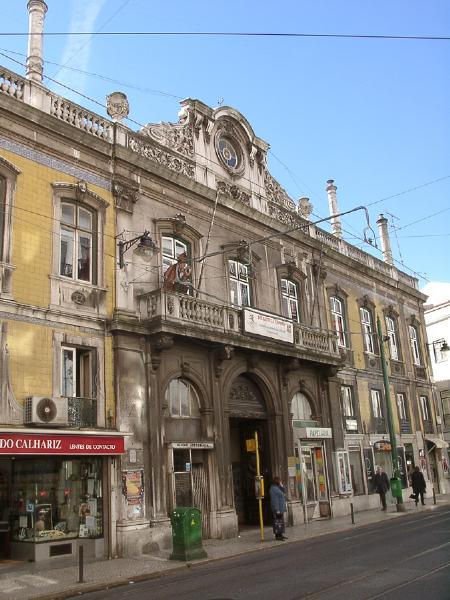 Palácio Valada-Azambuja (dos condes da Azambuja), incluindo os azulejos do século XVIII nele existentes