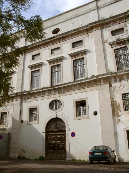 Antigo Convento do Beato António, abrangendo a igreja, o claustro, o refeitório e a escada de acesso ao pavimento superior e os elementos que lhe estão adjacentes