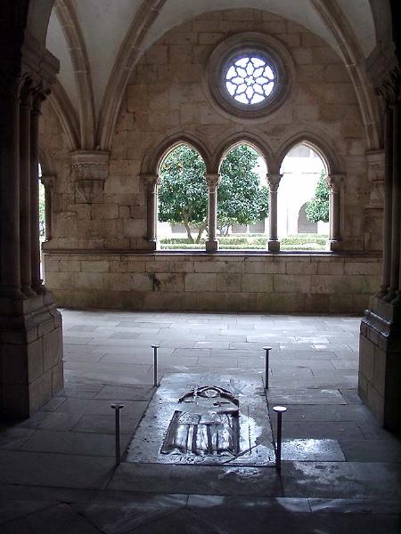 Mosteiro de Alcobaça, compreendendo os túmulos de D. Pedro I e de D. Inês