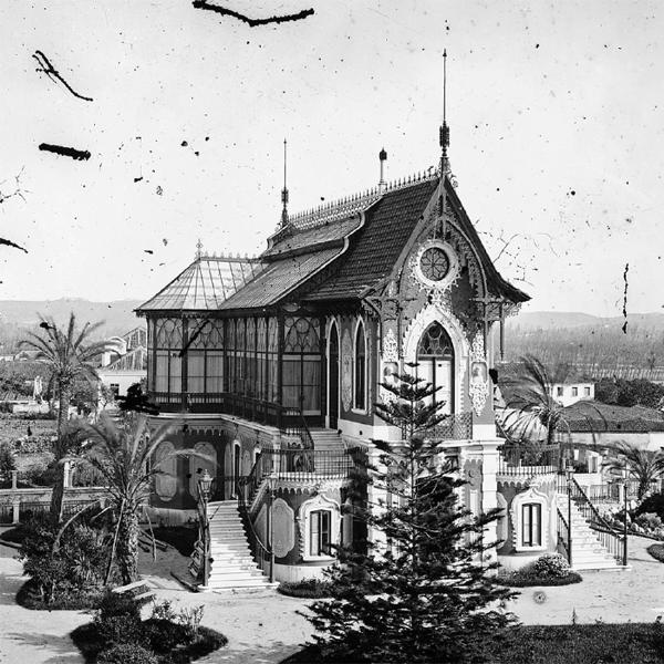 Casa-Museu Carlos Relvas, também denominada «Casa-Estúdio de Carlos Relvas», «Atelier de Carlos Relvas» ou «Museu de Fotografia de Carlos Relvas», incluindo os seus jardins e recheio