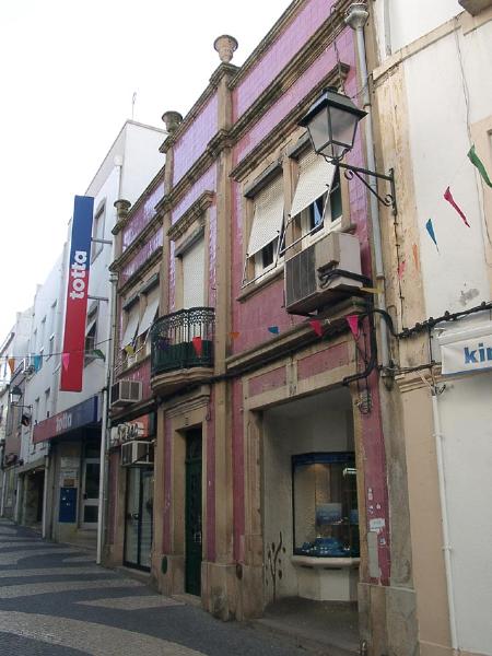 Prédio na Rua 5 de Outubro, 7