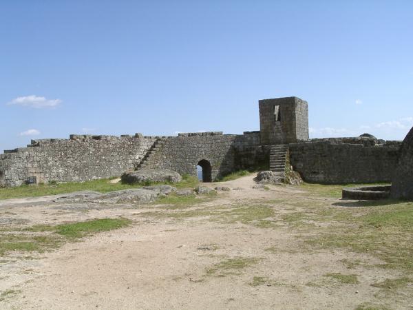 Castelo e muralhas de Monsanto