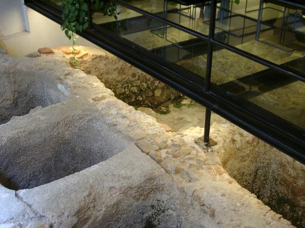 Fábrica romana de salga integrada nas caves de um edifício na Travessa de Frei Gaspar, 10, em Setúbal