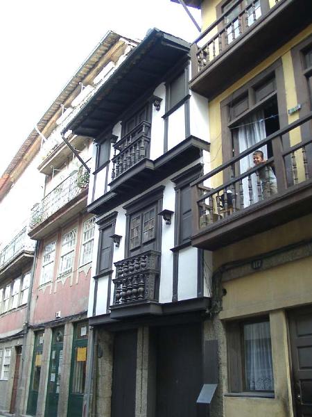Prédio na Rua Egas Moniz, 113