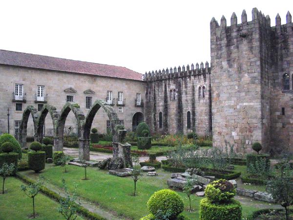 Antigo Paço Episcopal Bracarense, onde está instalada a Biblioteca Pública e Arquivo Distrital de Braga
