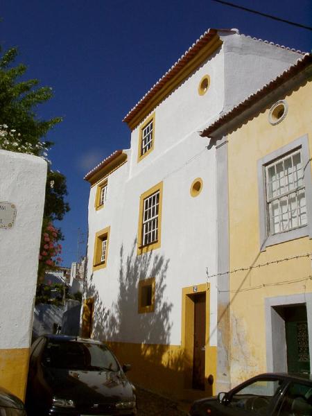 Casa na Rua da Boga (condes de Abrantes), 42 e 44