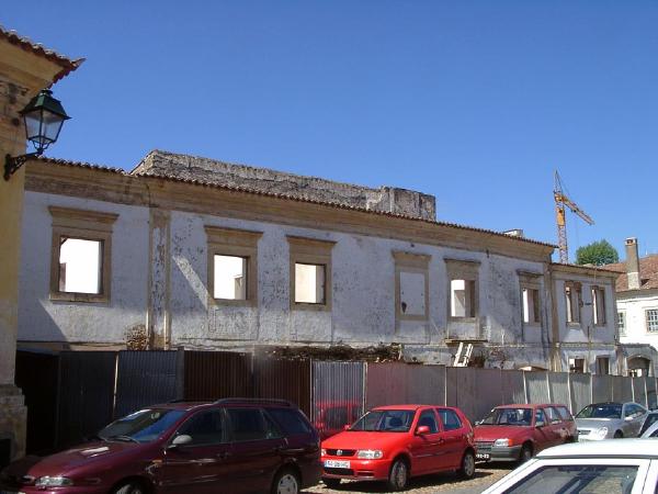 Casa na Rua de Entre Torres, 4 (Largo de São João, 1)