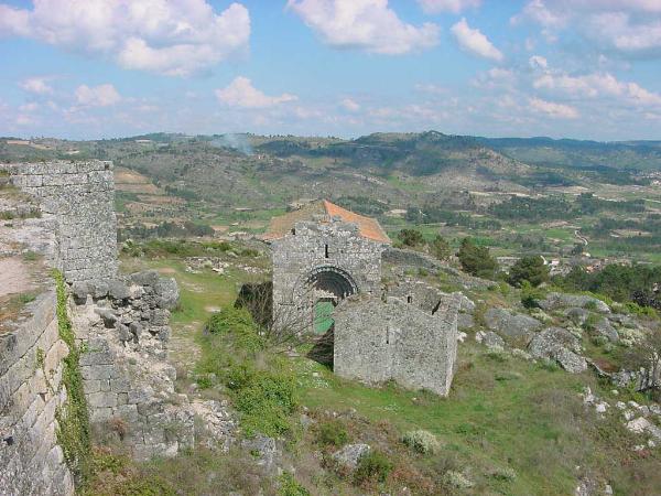 Castelo de Carrazeda (ruínas)