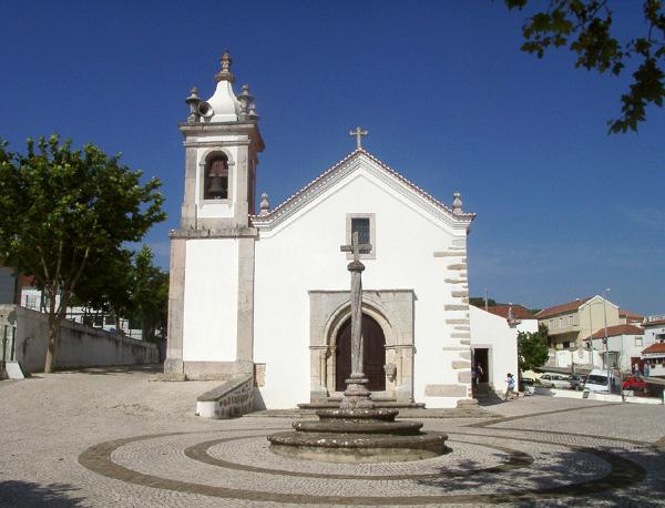 Igreja Paroquial de Cheleiros