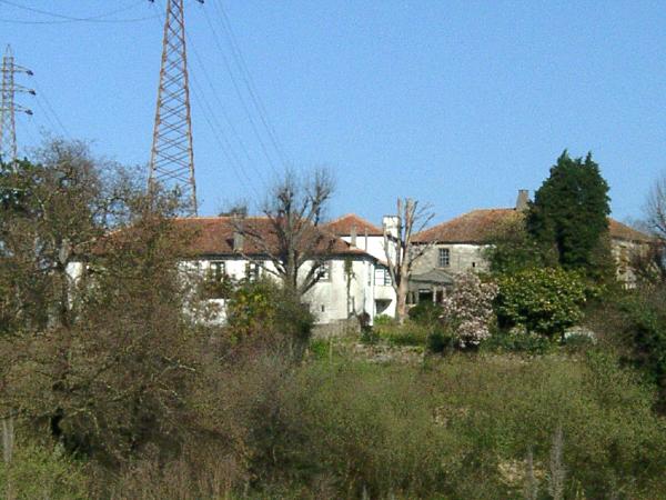 Quinta de Fafiães, com todo o conjunto de edificações, mormente a casa, a capela e o tanque