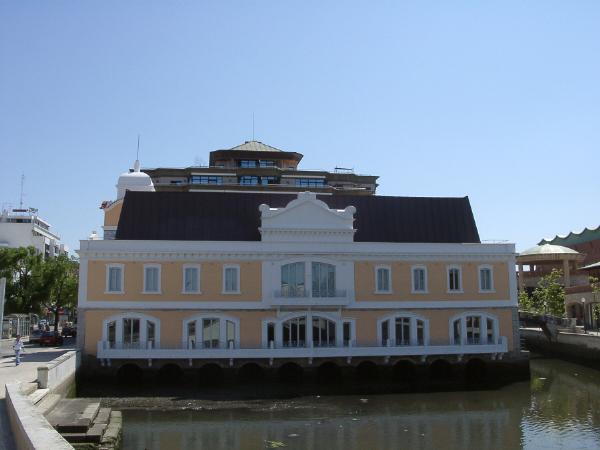 Edifício da antiga Capitania do Porto de Aveiro, também denominado «Casa dos Arcos» (primitiva Escola de Desenho Industrial Fernando Caldeira)