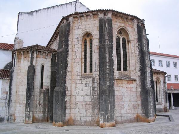 Mosteiro de Odivelas, compreendendo os túmulos de D. Dinis e de sua filha