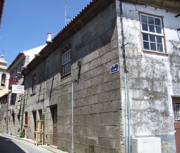 Prédio na Rua D. Sancho I, 15 a 17