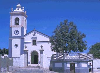 Pórtico da torre sineira, pórtico da galilé e pia baptismal da Igreja Nova de Mafra