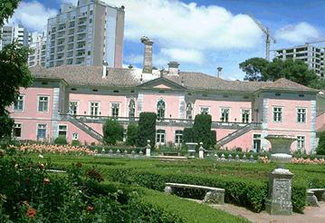 Palácio e Jardins do Conde de Farrobo (conjunto intramuros), no qual se encontra instalado o Jardim Zoológico