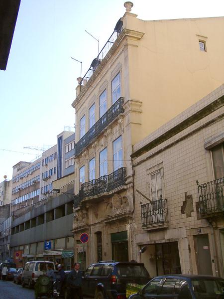 Prédio na Rua de Santa Marta, 19