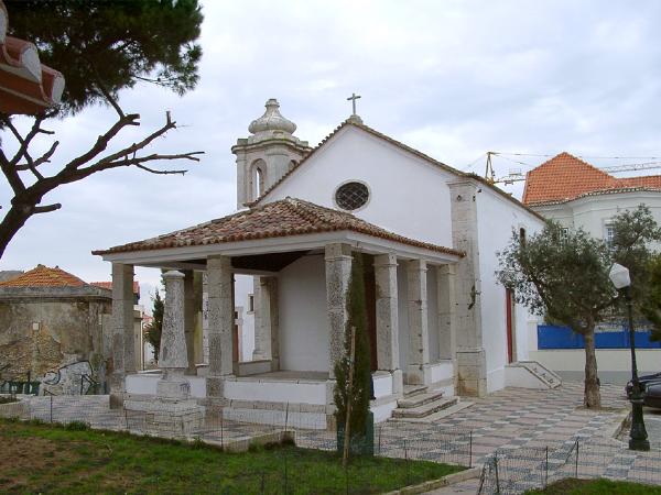 Capela de Nossa Senhora do Monte, incluindo o seu alpendre e a chamada cadeira de S. Gens