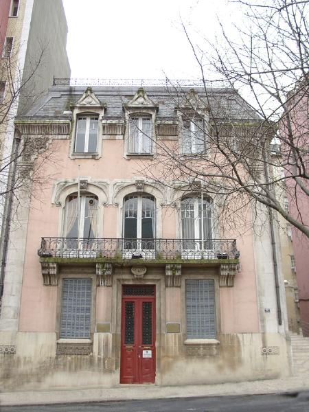 Casa situada na Avenida Sidónio Pais e Avenida António Augusto Aguiar, 3-D (casa do Sr. Artur Prat, actualmente sede da Ordem dos Engenheiros)