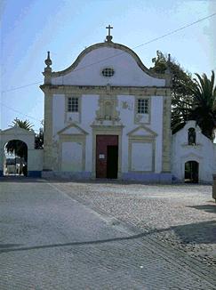 Igreja da Misericórdia da Pederneira, incluindo os azulejos do século XVII e as pinturas existentes