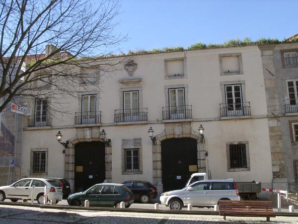 Palácio Pombal, Largo e Chafariz fronteiro, incluindo as decorações em estuque, azulejos e motivos escultóricos do referido Palácio