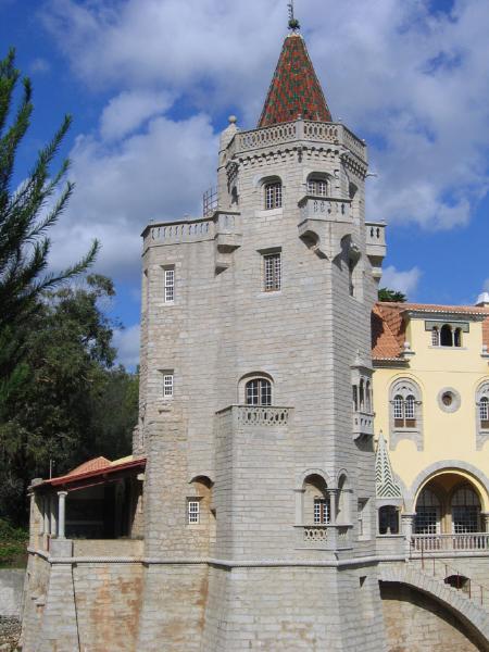 Palácio do Conde de Castro Guimarães, também denominado «Torre de São Sebastião», incluindo a Capela de São Sebastião, Cruzeiro fronteiro à Capela, painés de azulejo (dois) e parque envolvente limite da antiga propriedade do conde de Castro Guimarães