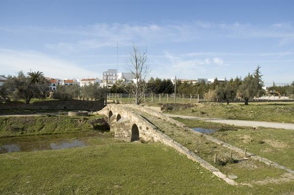 Ponte antiga sobre a ribeira de Cobres
