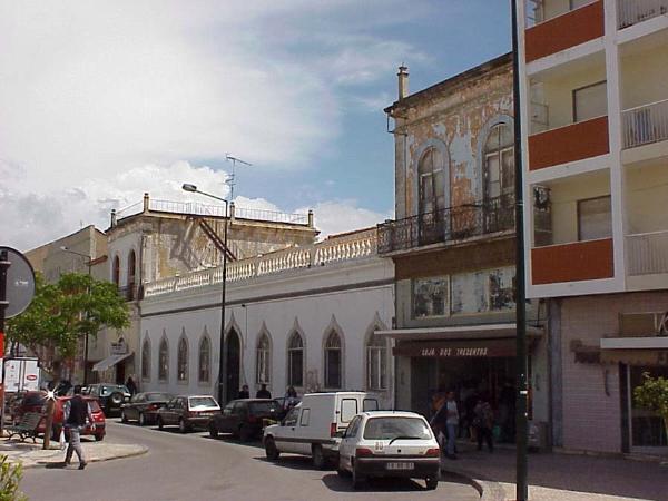 Edifício sito na Avenida da República, 12, 14 e 16