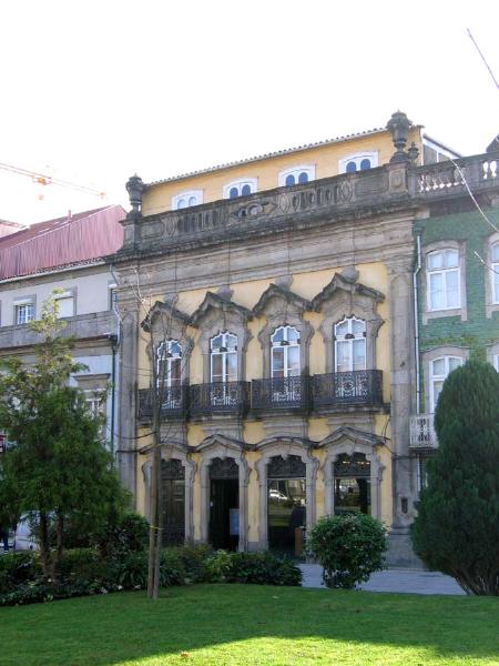 Casa da Avenida Central, 118-124