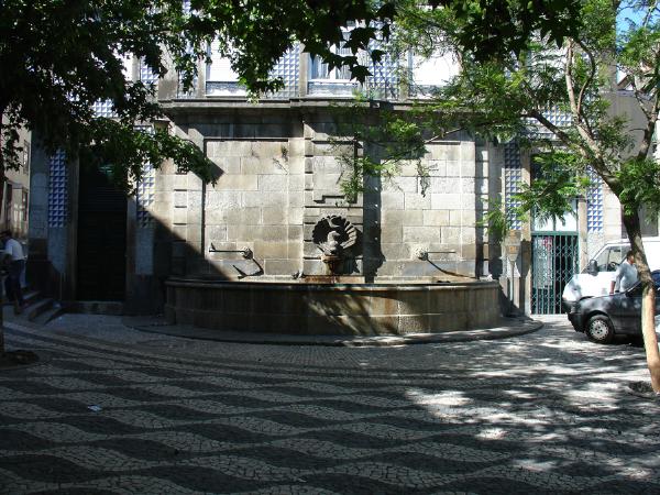 Fonte das Oliveiras e edifício anexo