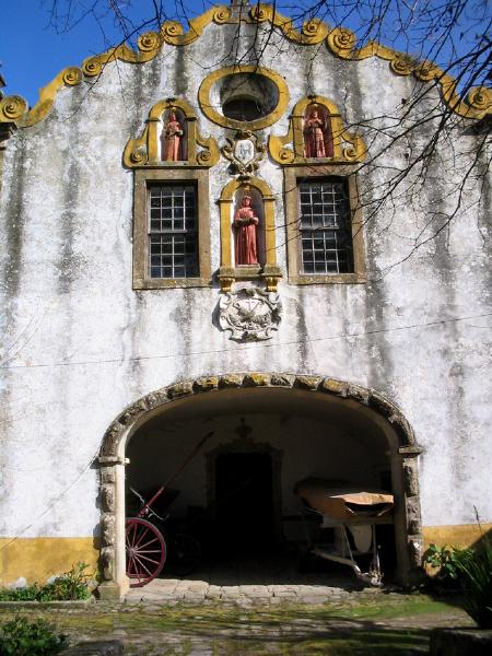 Quinta de Santo António, incluindo o convento, igreja, pequena capela, tanque e muros azulejados